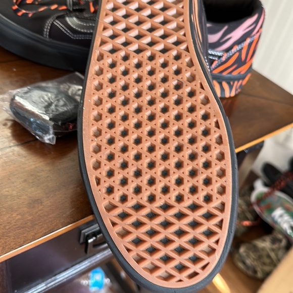 #41❤️ NWT VANS X PROJECT CAT OLD SKOOL SNEAKERS - Picture 5 of 11